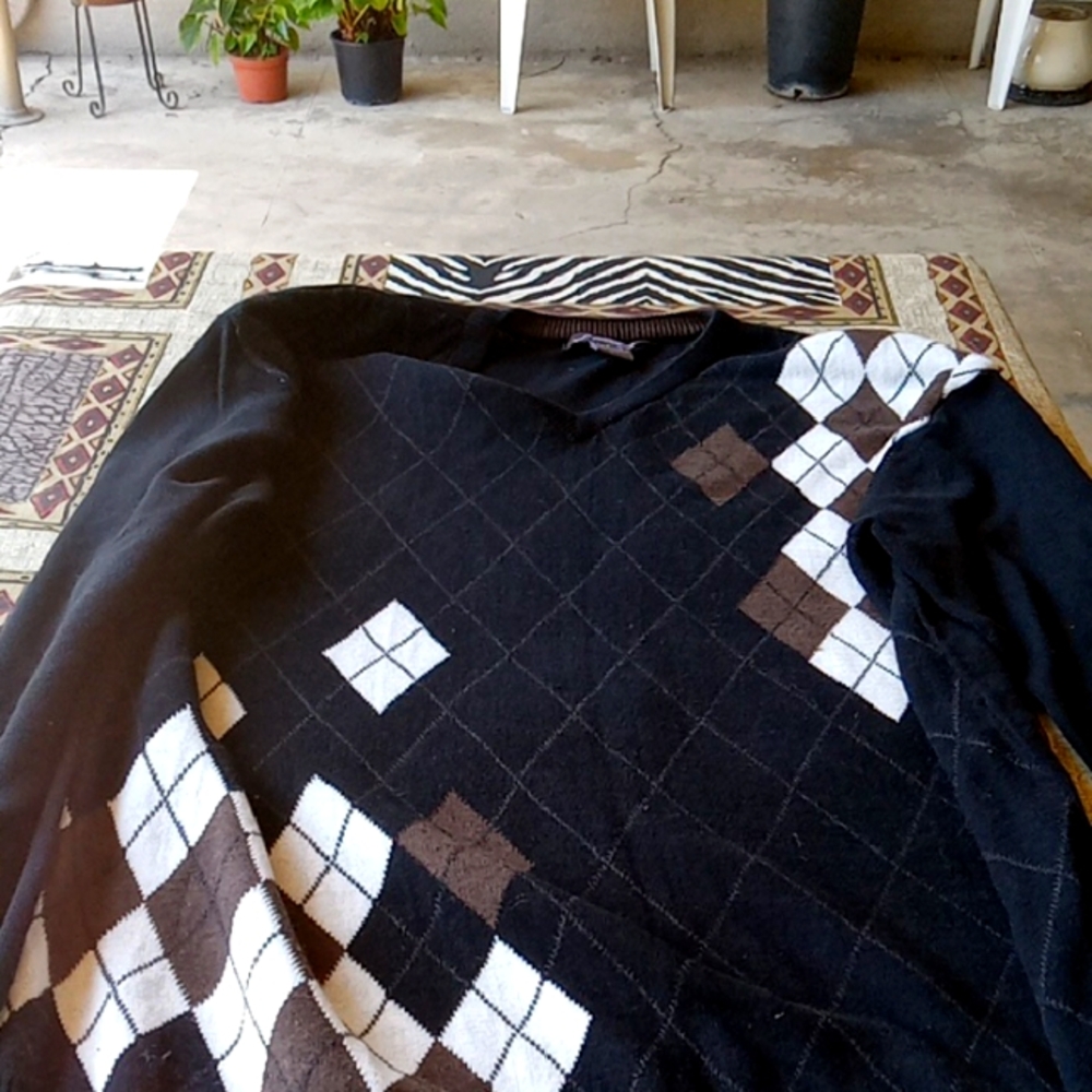 MEN'S NAVY AND BROWN AND WHITE ARGYLE SWEATER